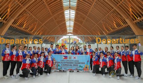 Dancers, officials from Lapu.
